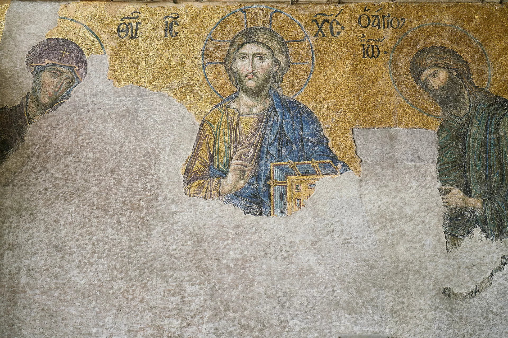 Wandmosaik von Christus mit der Jungfrau Maria und Johannes dem Täufer, bei welchem im unteren Bildteil die Mosaiksteine fehlen. Ca. 1261, Hagia Sophia, Istanbul