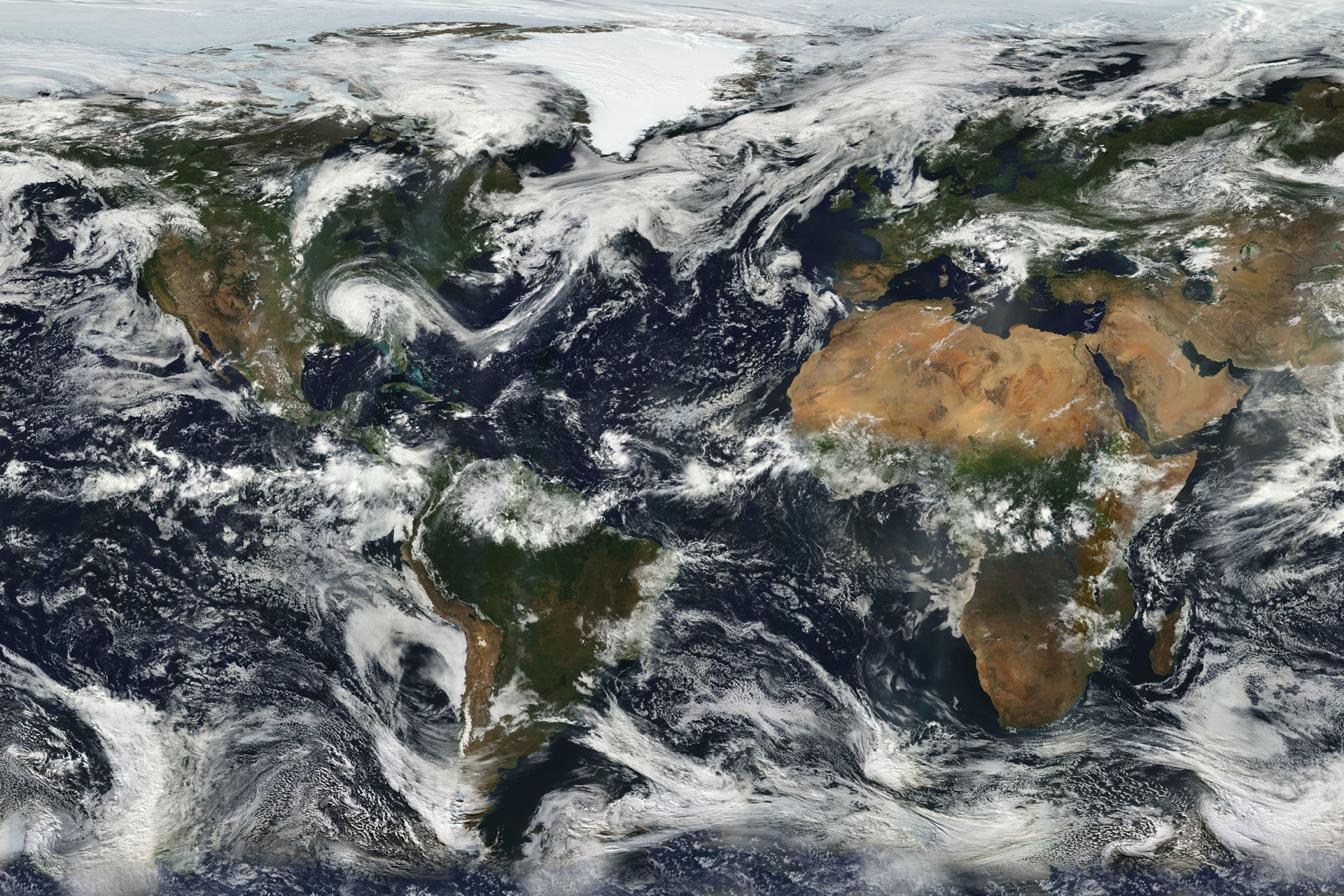 Eine Satellitenaufnahme zeigt die Welt dargestellt als flächige Weltkarte.